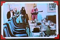 Front and back of cards number 22 and 37 of the Topps Riddlers Riddle set